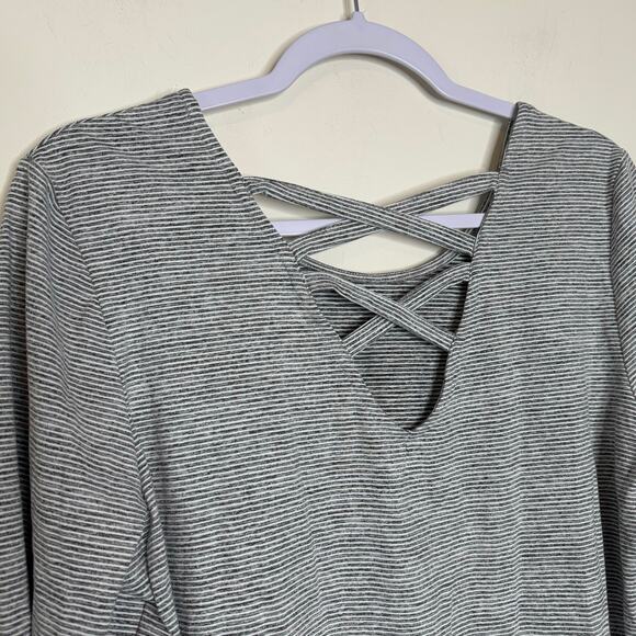 We Wander WeFlex Long Sleeve Top Gray Stripe NWT Size Large Crisscross Back - Picture 5 of 8